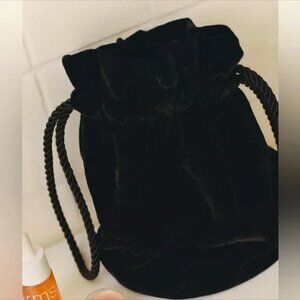 Dôen NWT Velvet Pochette in Black